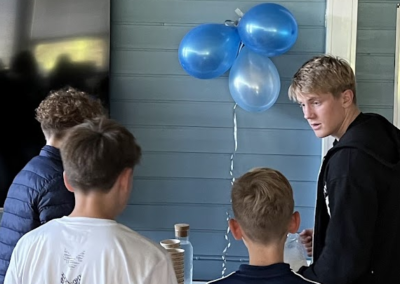Kake og ballonger på drop-in
